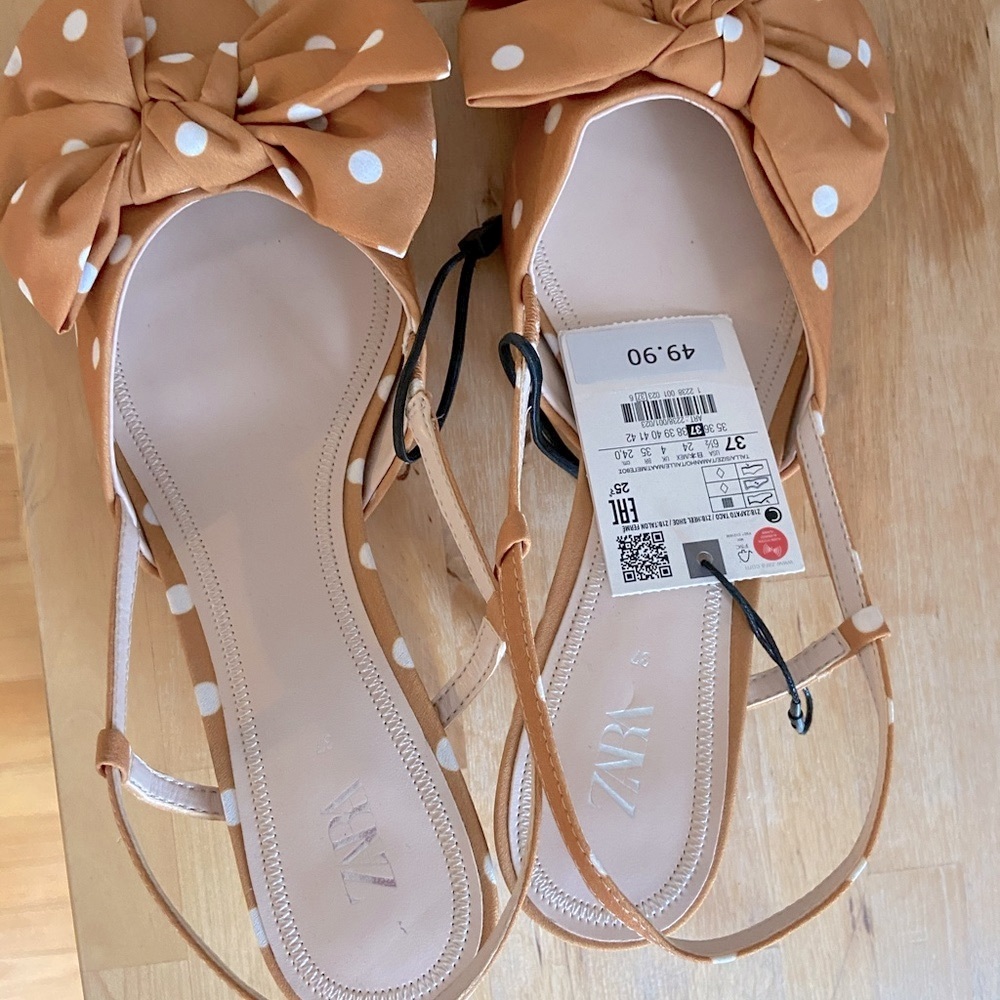 ZARA || Polkadot Kitten Heels